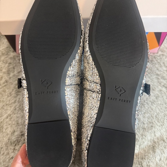 Katy Perry Metallic Crackle Mary Jane Flats – Silver - Size 10 (NIB) - Picture 4 of 4
